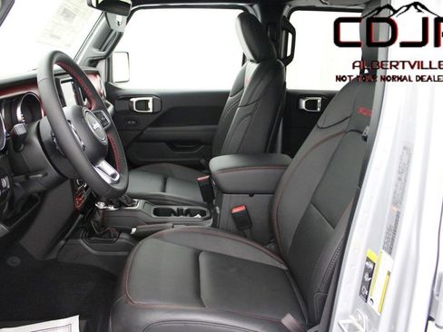 Used 2023 Jeep Gladiator Rubicon w/ Cold Weather Group image 18