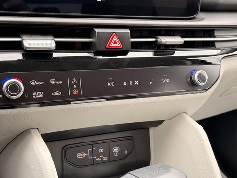 New 2026 Kia Sportage EX image 16