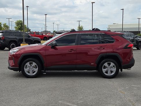 Used 2025 Toyota RAV4 LE AWD/4WD image 3