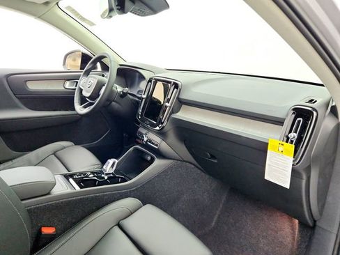New 2026 Volvo XC40 B5 Plus w/ Protection Package Premier image 21
