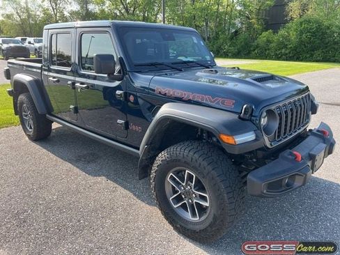 Used 2025 Jeep Gladiator Mojave w/ Convenience Group AWD/4WD image 2