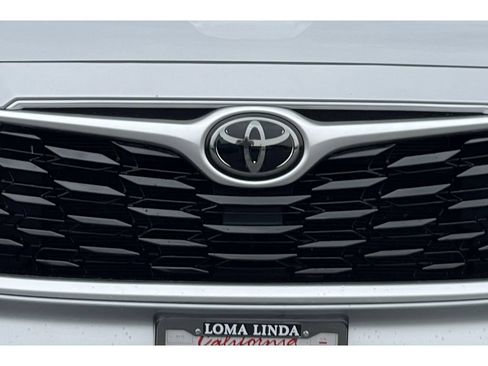Used 2021 Toyota Highlander LE FWD image 45