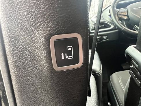Used 2019 Chrysler Pacifica Touring Plus w/ S Appearance Package image 11
