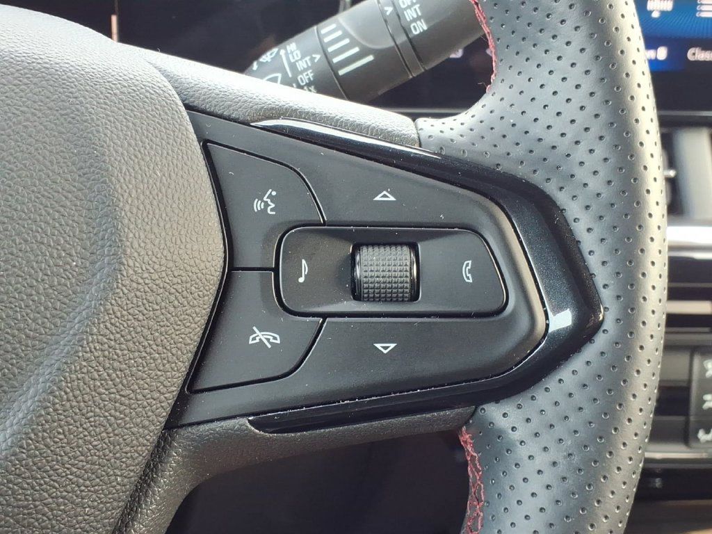 Used 2025 Chevrolet Trax RS w/ Driver Confidence Package FWD image 22