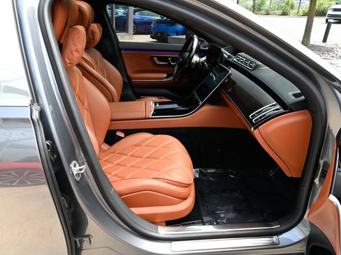 Used 2023 Mercedes-Benz Maybach S 680 4MATIC w/ Manufaktur Leather Package image 63