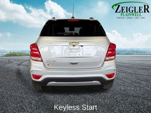 Used 2020 Chevrolet Trax LT w/ LT Convenience Package image 8