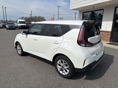 Used 2025 Kia Soul LX image 6