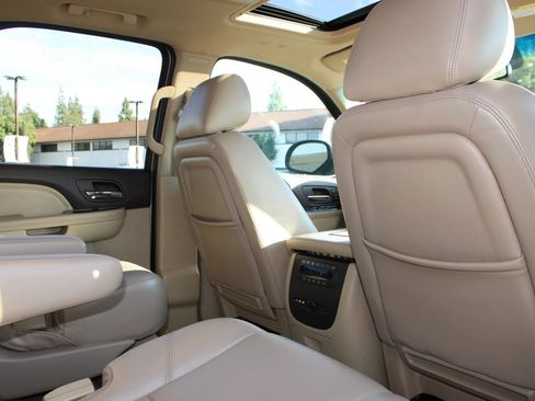 Used 2013 GMC Yukon Denali AWD/4WD image 12