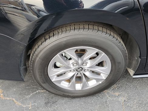 Certified 2023 Toyota Sienna XLE image 31