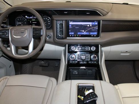 Used 2021 GMC Yukon Denali image 16