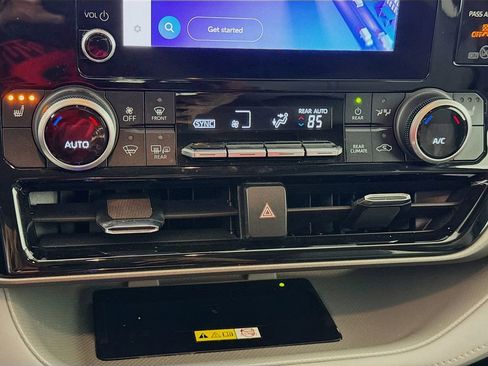 Certified 2023 Toyota Highlander XLE image 14