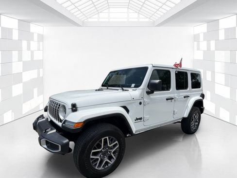 Used 2025 Jeep Wrangler Sahara AWD/4WD image 3