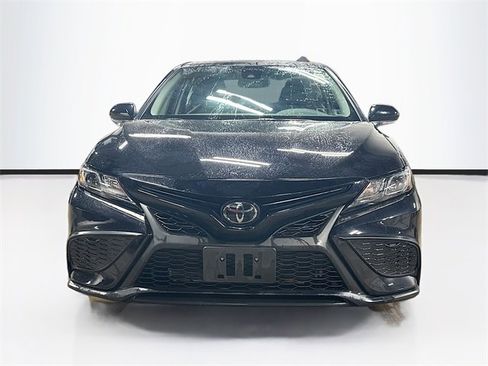 Used 2023 Toyota Camry SE image 2