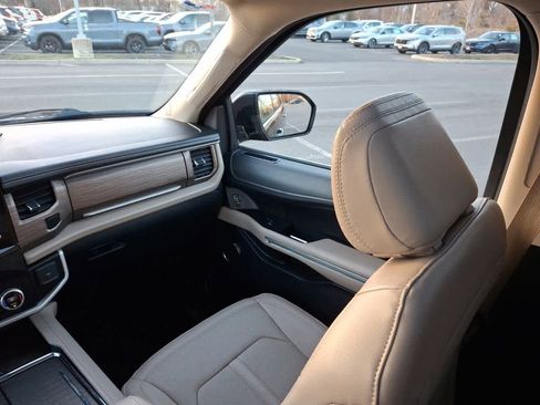 Certified 2023 Ford Expedition Limited image 11