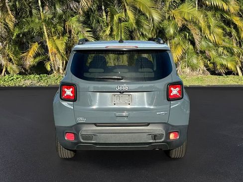 Used 2018 Jeep Renegade Latitude FWD image 6