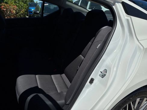 Used 2025 Nissan Altima 2.5 SV FWD image 38