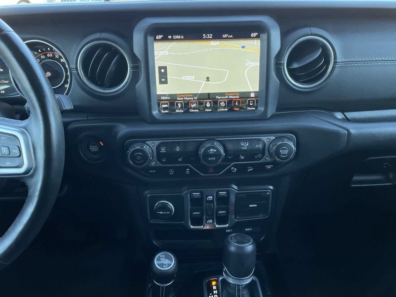 Used 2018 Jeep Wrangler Unlimited Sahara AWD/4WD image 13