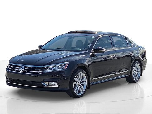 Used 2017 Volkswagen Passat 1.8T SEL Premium image 2
