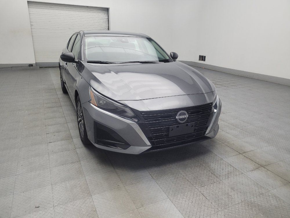 Used 2025 Nissan Altima 2.5 SV FWD image 13