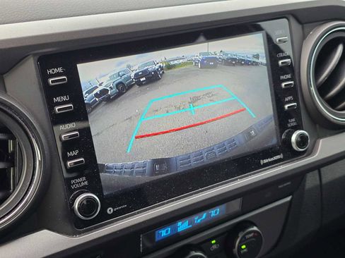 Used 2022 Toyota Tacoma TRD Off-Road image 32