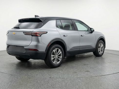 Used 2025 Chevrolet Equinox LT FWD image 9