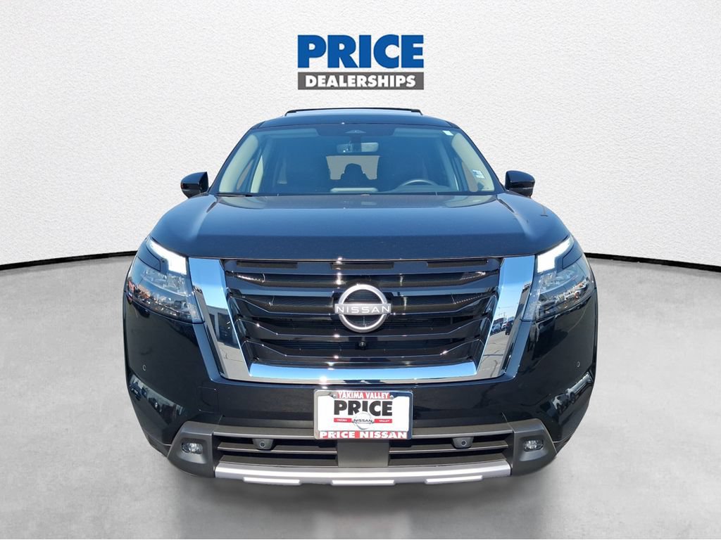 Used 2025 Nissan Pathfinder SL AWD/4WD image 4