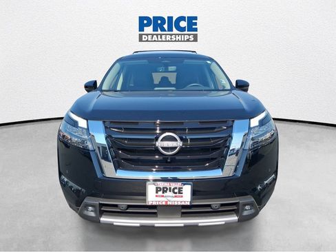 Used 2025 Nissan Pathfinder SL AWD/4WD image 4