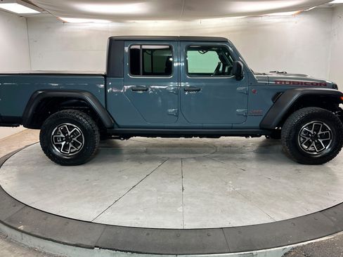 Used 2024 Jeep Gladiator Rubicon w/ Convenience Group AWD/4WD image 7