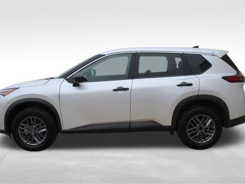 Used 2024 Nissan Rogue S image 4