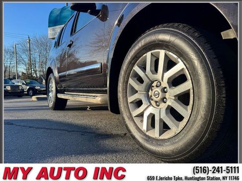 Used 2012 Nissan Pathfinder LE image 9