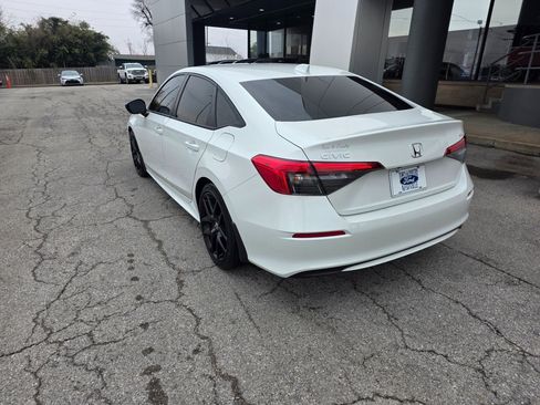 Used 2023 Honda Civic Sport image 4