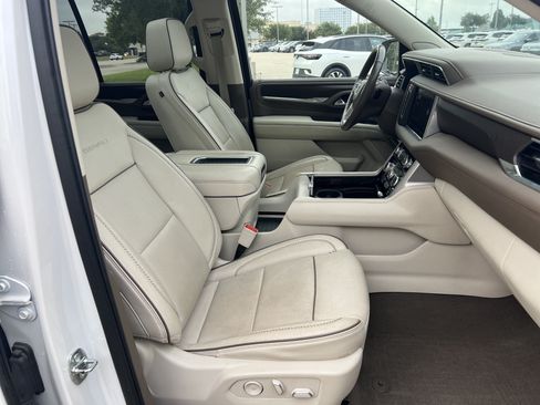Used 2023 GMC Yukon Denali RWD image 27