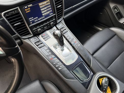 Used 2016 Porsche Panamera 4 Edition image 17