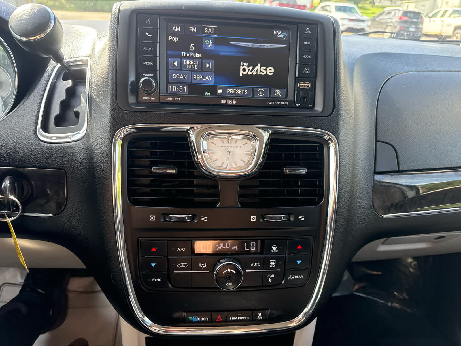 Used 2016 Chrysler Town & Country Touring FWD image 23
