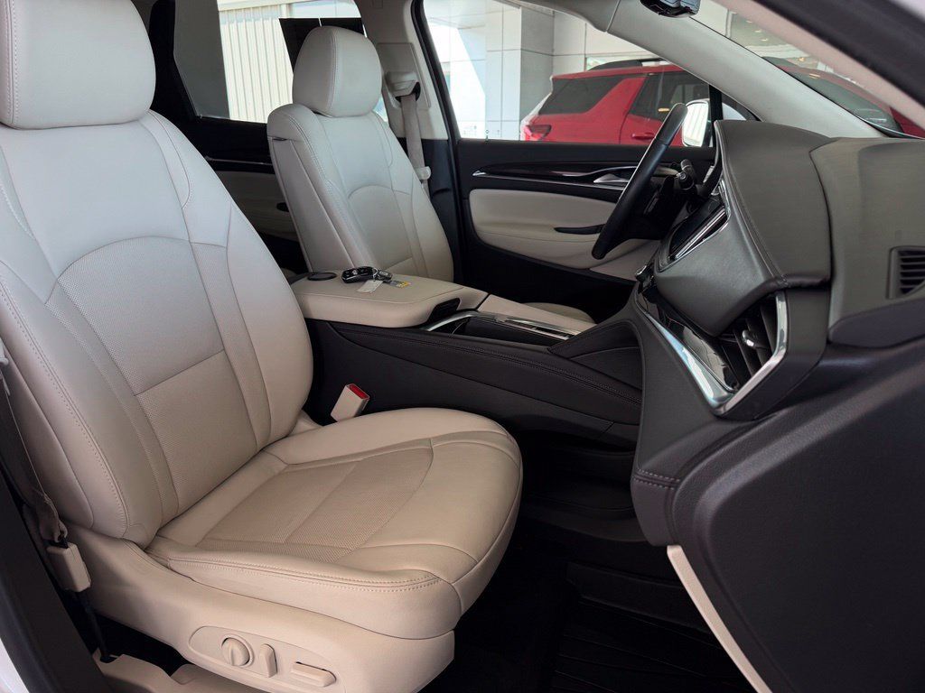 Used 2022 Buick Enclave Essence w/ Sport Touring Edition FWD image 18