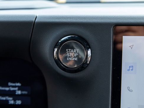 Used 2025 Lexus GX 550 image 23