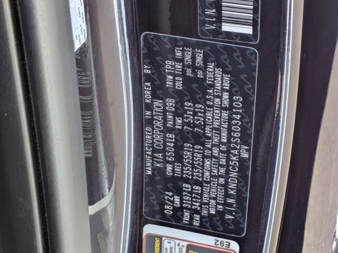 Certified 2025 Kia Carnival EX image 32