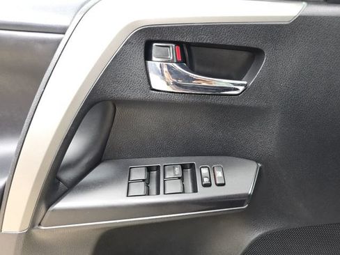 Used 2018 Toyota RAV4 XLE FWD image 27