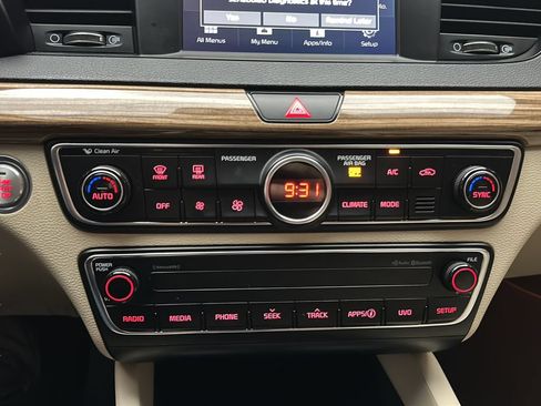 Used 2017 Kia Cadenza Premium FWD image 28
