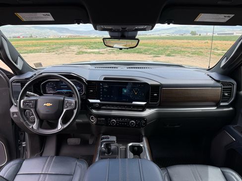 Used 2023 Chevrolet Silverado 1500 High Country w/ Technology Package AWD/4WD image 33