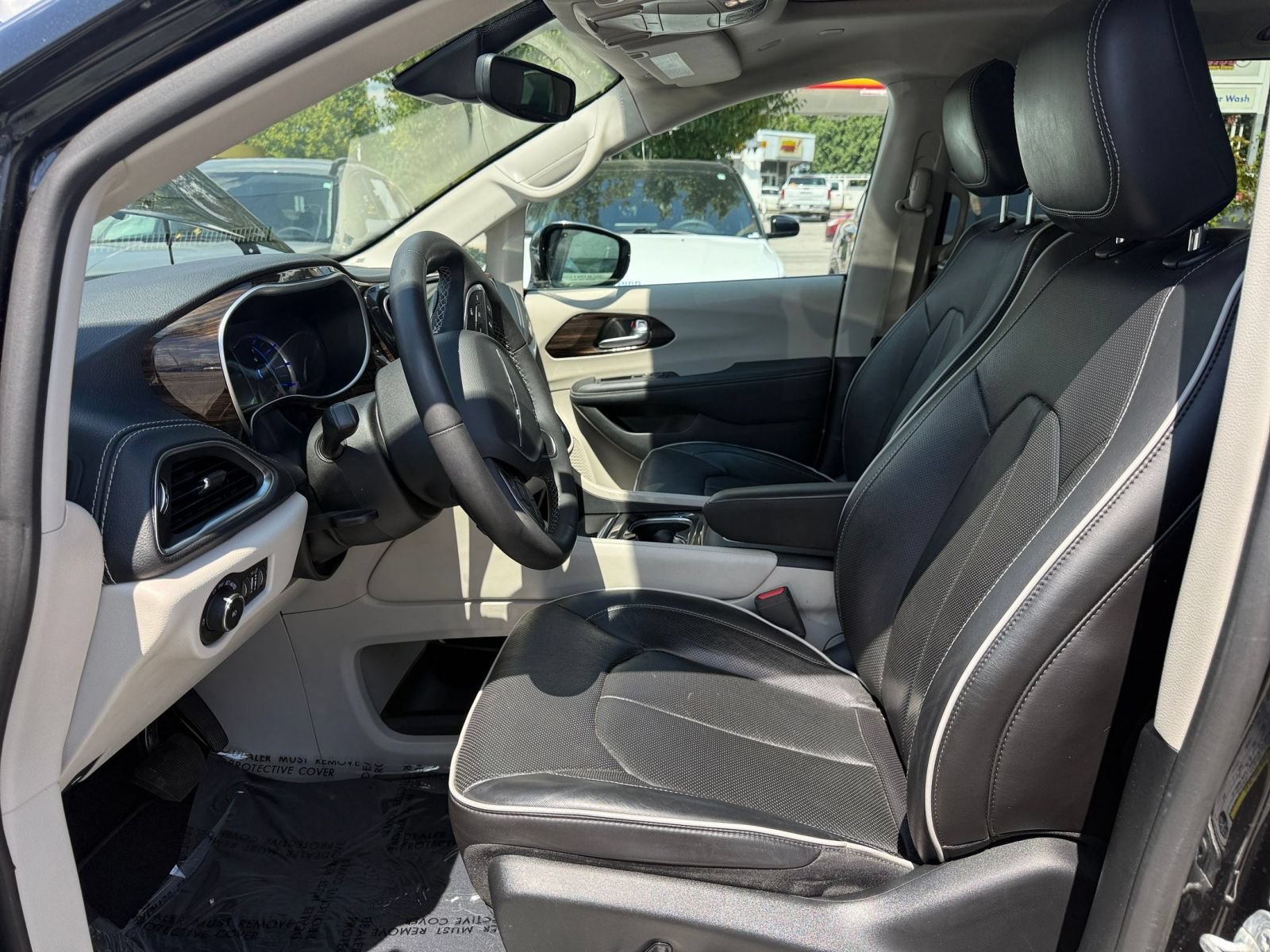 Used 2023 Chrysler Pacifica Limited FWD image 29