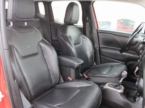 Used 2017 Jeep Renegade Limited image 28