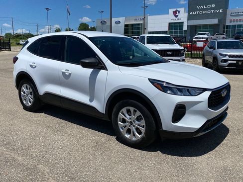 Used 2025 Ford Escape Active w/ Cold Weather Package AWD/4WD image 8