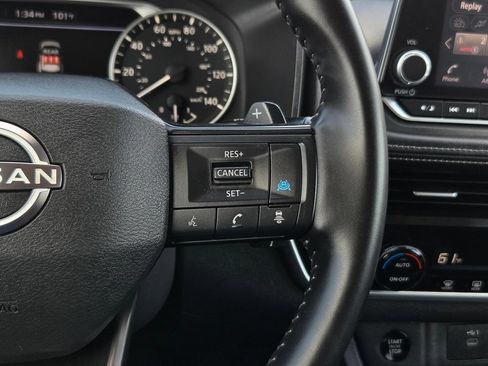 Used 2025 Nissan Rogue SV FWD image 26