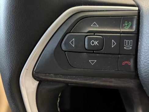 Used 2023 Jeep Grand Cherokee L Limited AWD/4WD image 20