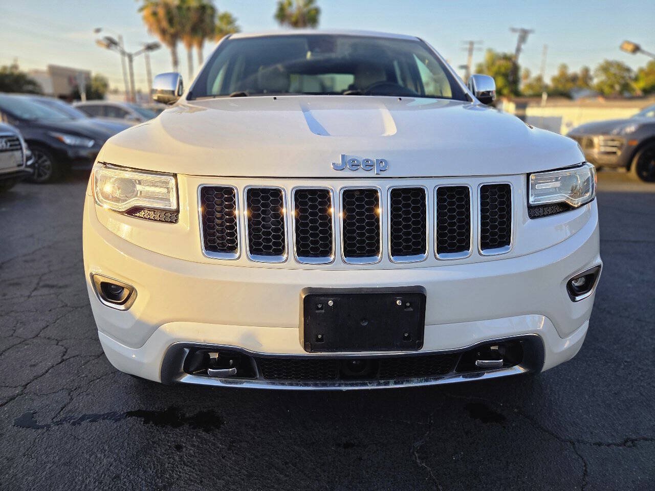 Used 2015 Jeep Grand Cherokee Overland w/ Advanced Technology Group AWD/4WD image 19