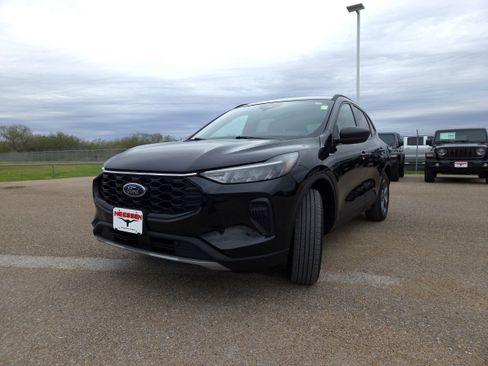 Used 2025 Ford Escape ST-Line image 3