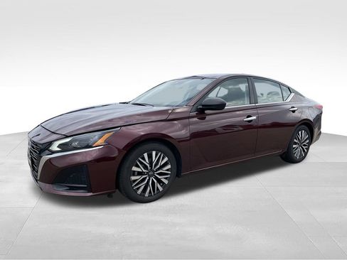 Used 2024 Nissan Altima 2.5 SV FWD image 5