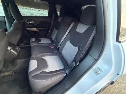 Used 2018 Jeep Cherokee Latitude image 10