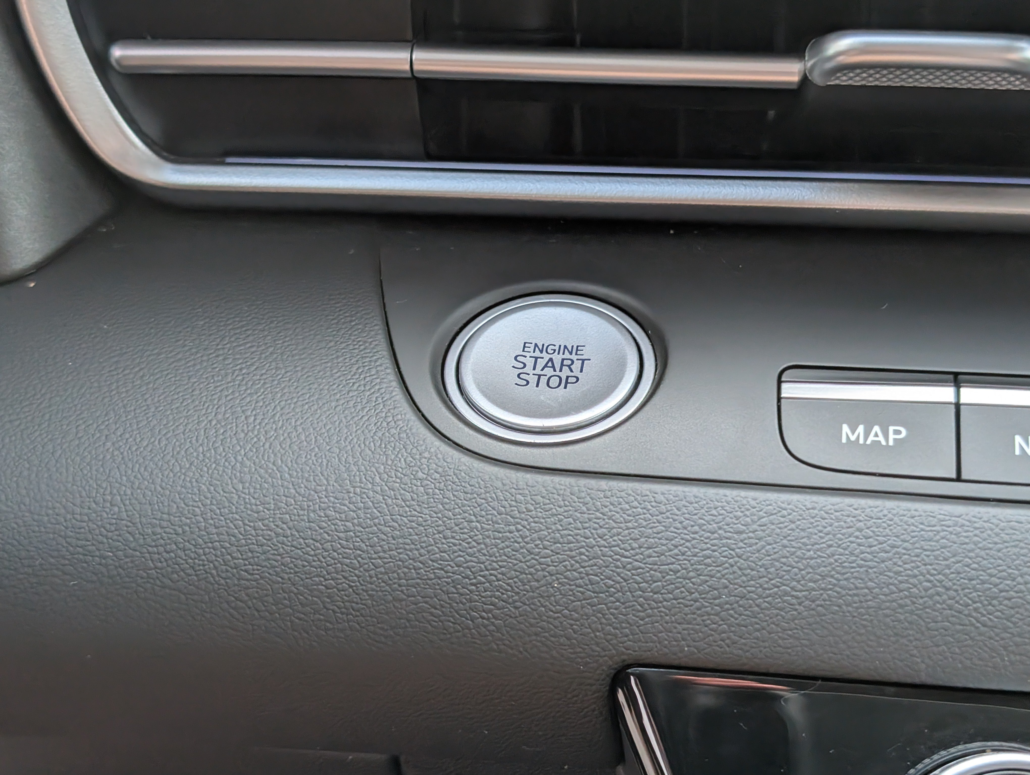 Used 2025 Hyundai Elantra Limited FWD image 21
